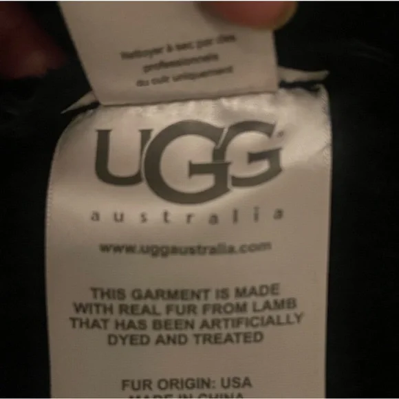 Elegant Black Fur-Trimmed Coat - Picture 12 of 12